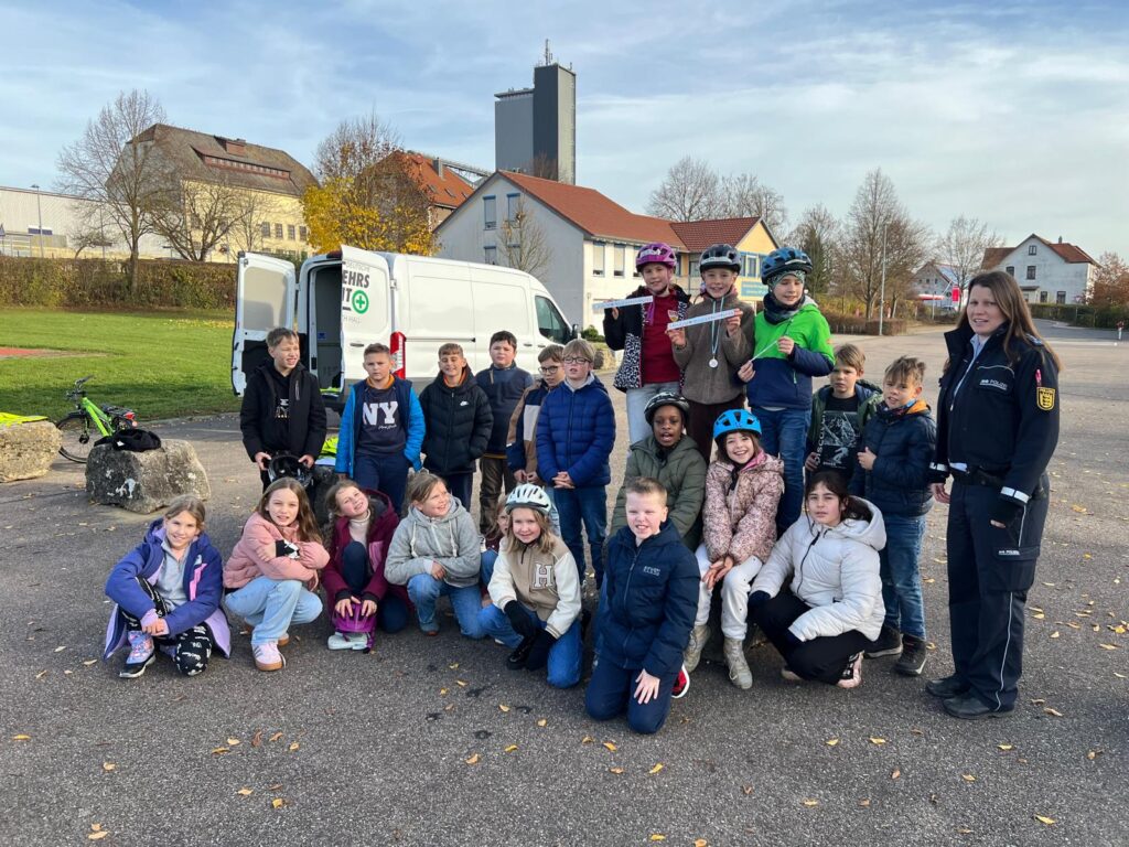 Die Schule Schrozberg - Geschafft! Die Radfahrausbildung ist abgeschlossen