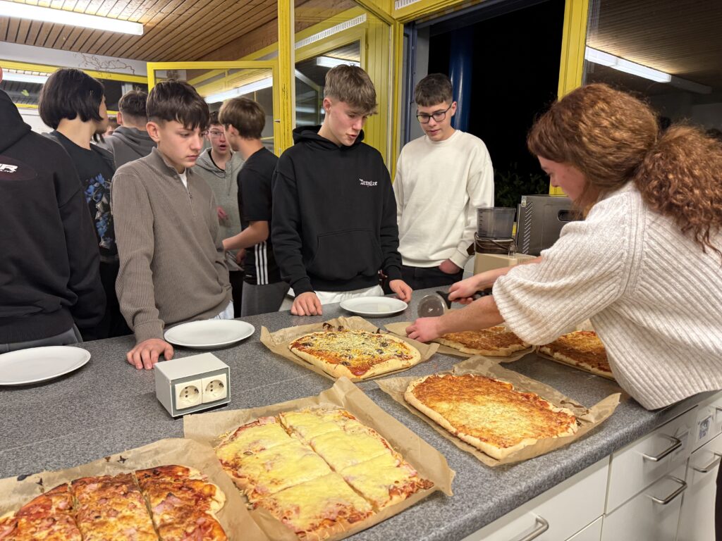 Die Schule Schrozberg - Schulhausübernachtung der Klasse 9R  ein besonderes Erlebnis vor den Weihnachtsferien