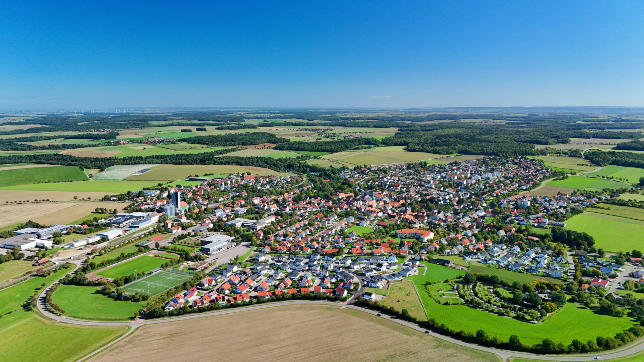 Schrozberg von oben: Vertraute Orte neu entdecken  Erleben Sie unsere Heimat aus der Vogelperspektive.